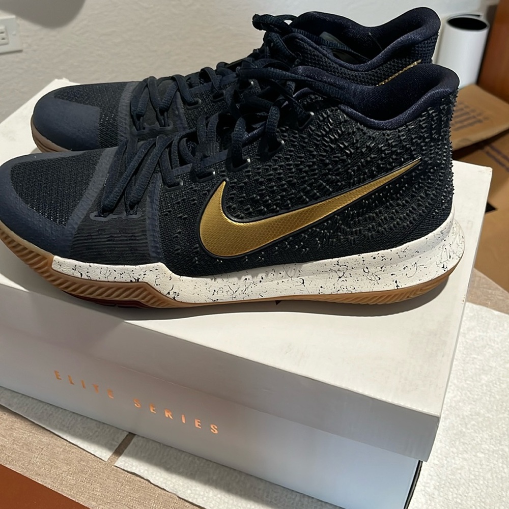 Men’s Nike Kyrie 3 Obsidian Size 10.5